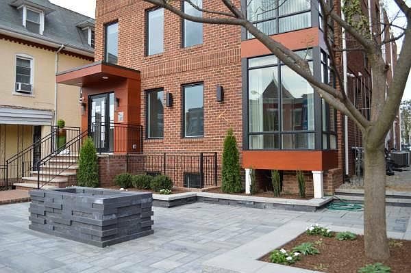 Outdoor Common Patio W/Barbecue Grill
