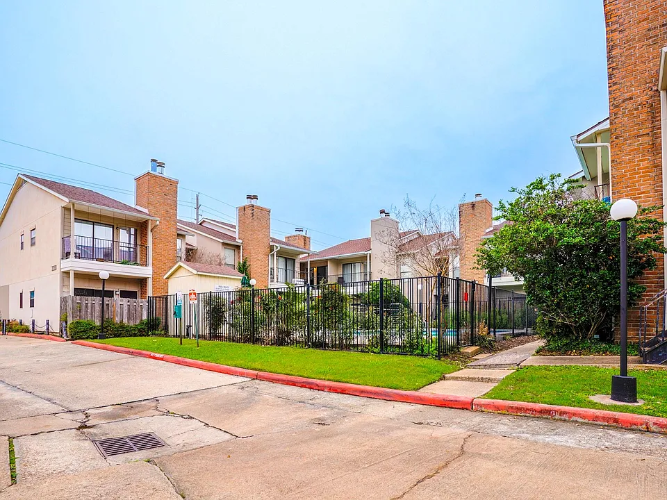 1818 Augusta Dr #27