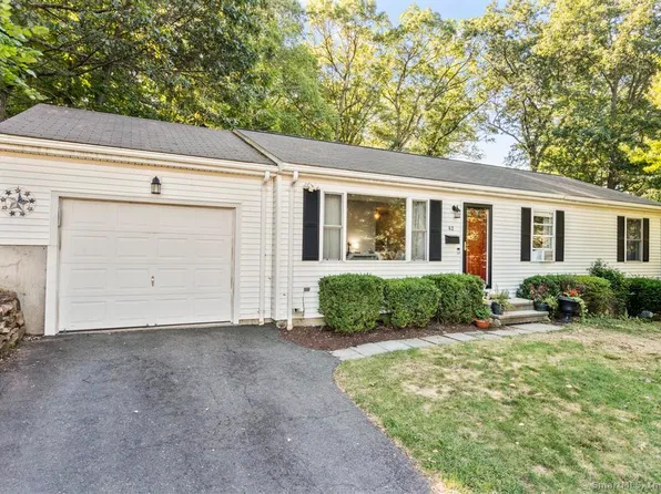 42 Fairwood Farms Drive, West Hartford, CT 06107