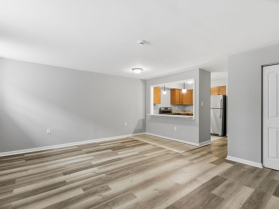 3rd image of 906 N Fulton Ave #1