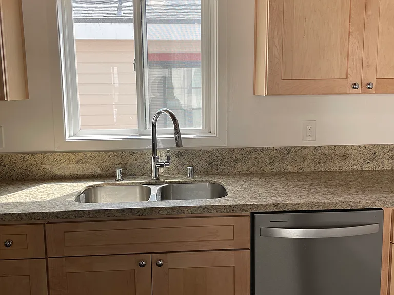 2215 Mathews Ave #4 — Photo 7
