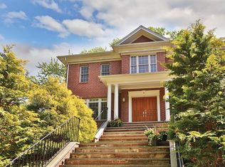 8 Fairway Rd, Brookline, MA 02467