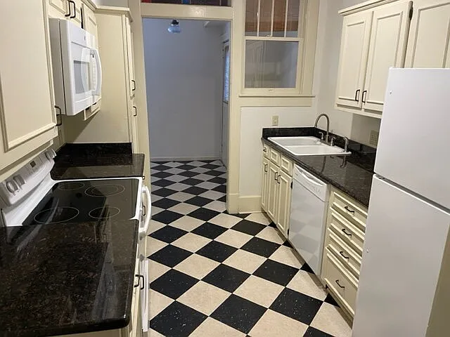 7 S Monterey St #1 — Photo 6