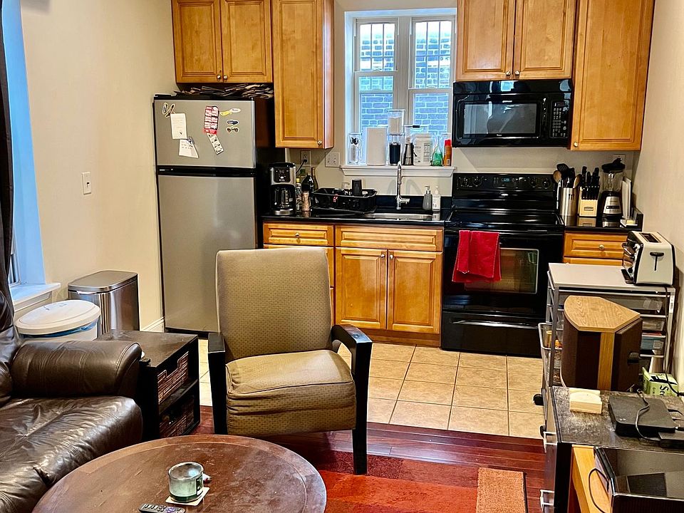 1st image of 929 S 13th St #2