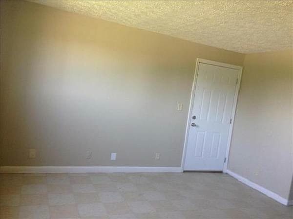 2nd image of 1521 Steadmantown Ln APT 1