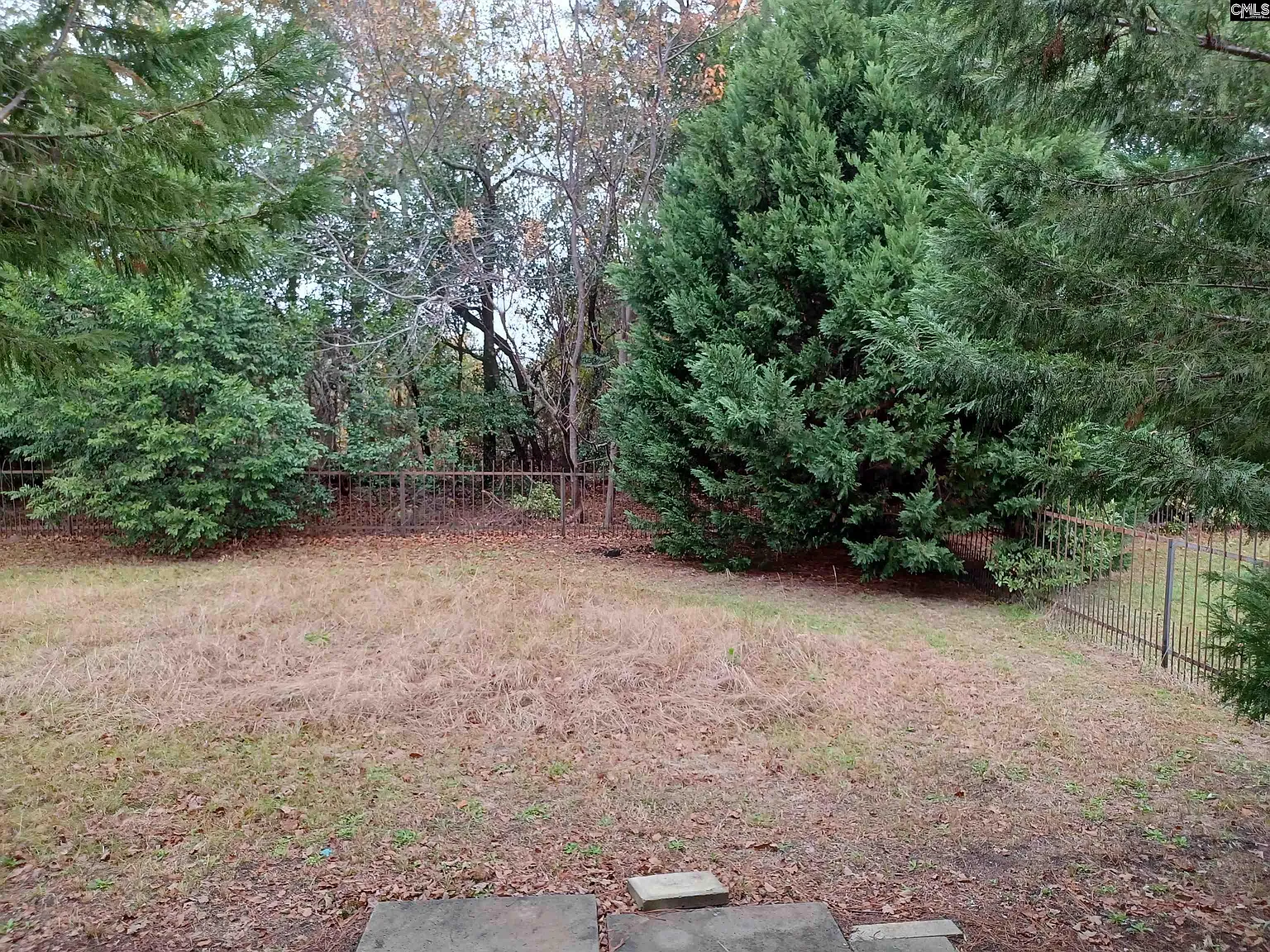 2 bed, 1000 sqft, $1,300 — Photo 2