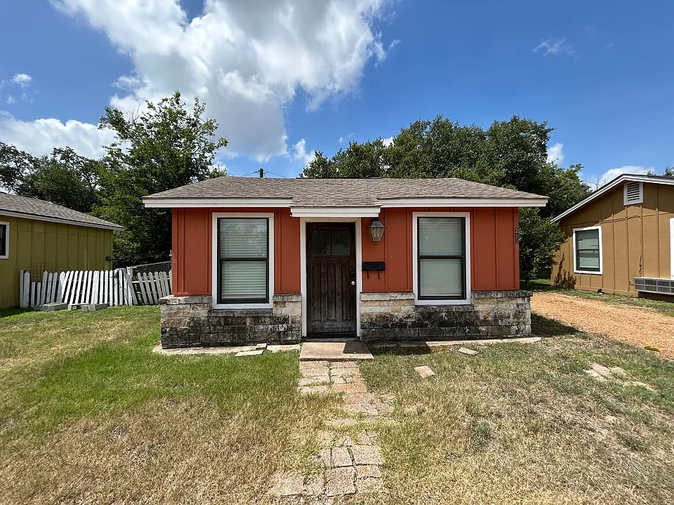 212 Montclair Ave