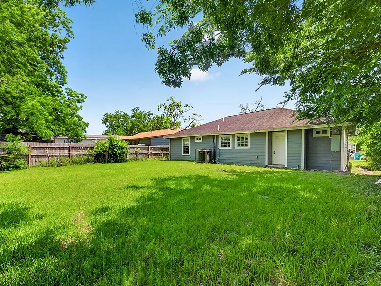 3031 Groton Dr — Photo 16