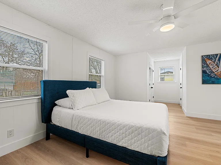914 E Standifer St — Photo 11