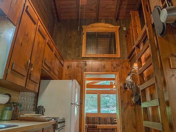 5th image of 2360 Mountain Laurel Ln