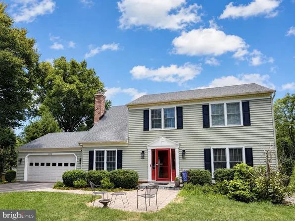 6102 Queens Brigade Ct, Fairfax, VA 22030