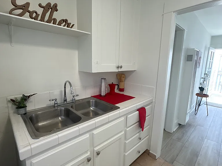 2075 Torrance Blvd #G — Photo 4