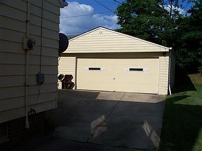 2nd image of 5604 Saxon Dr