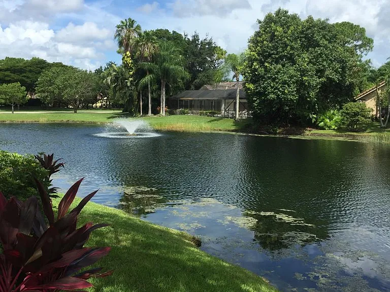 15 Tournament Blvd — Photo 4