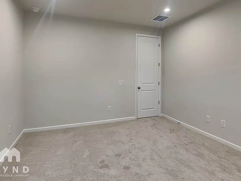 6005 Longar Ln #- — Photo 9