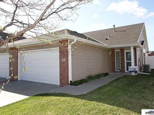 8537 Ridge Hollow Dr, Lincoln, NE 68526