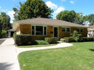 2965 S 104th St, West Allis, WI 53227