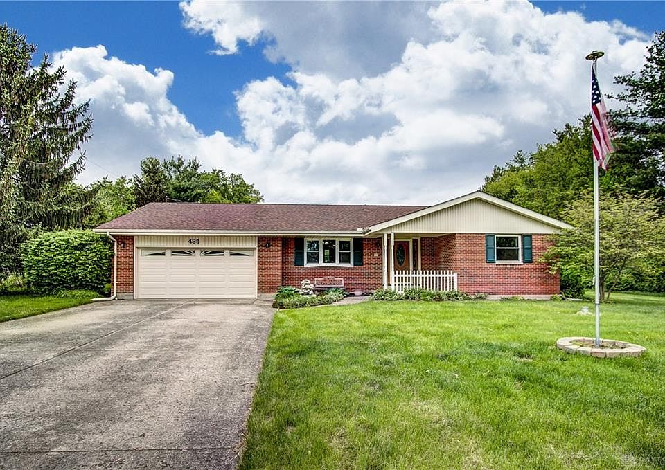 1st image of 485 Surrey Dr
