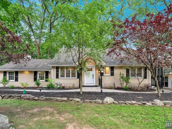 405 Park Pl, Township Of Washington, NJ 07676