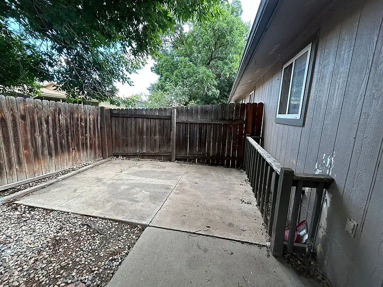 1249 E 6th St — Photo 17