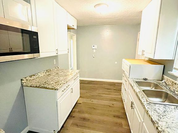 4th image of 1000 Parkwood Dr