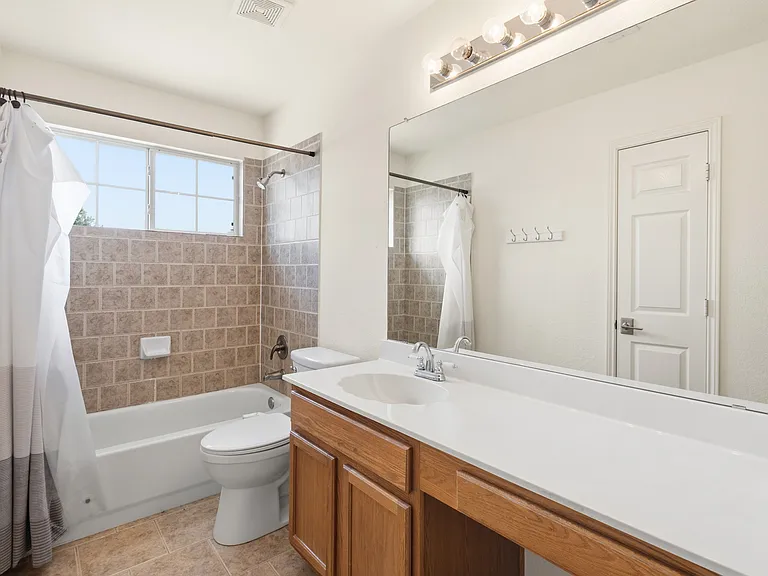 724 Pine Lakes Dr — Photo 20