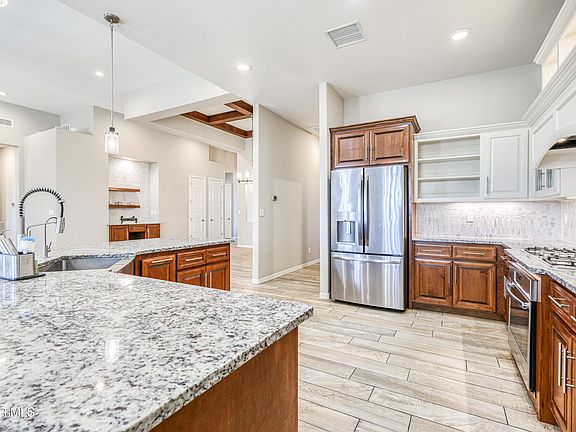 5th image of 916 Aztec Dove Ln