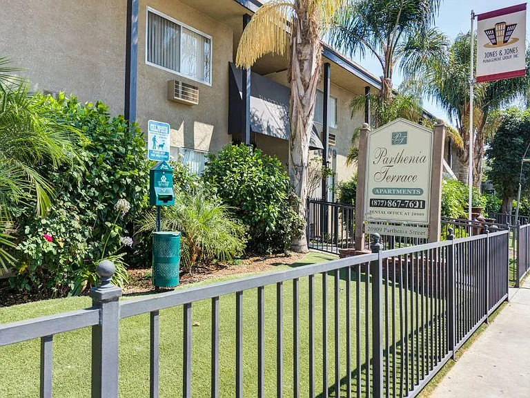 Parthenia Terrace Apartments — Photo 42