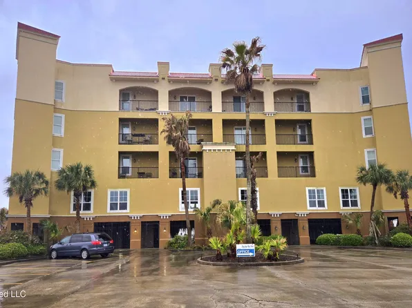 900 Village Ln APT 613, Pass Christian, MS 39571