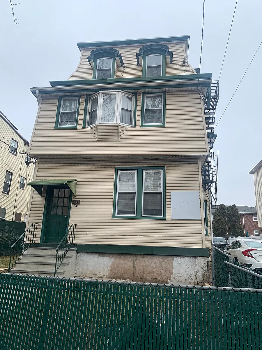 Building Photo - 1143 Louisa St #2