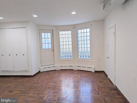 2nd image of 1545 W Passyunk Ave