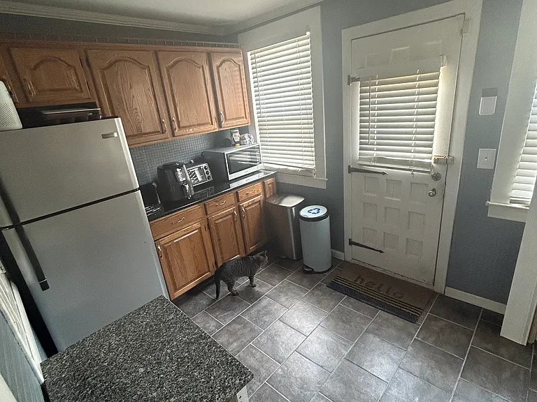 635 S Linwood Ave — Photo 6
