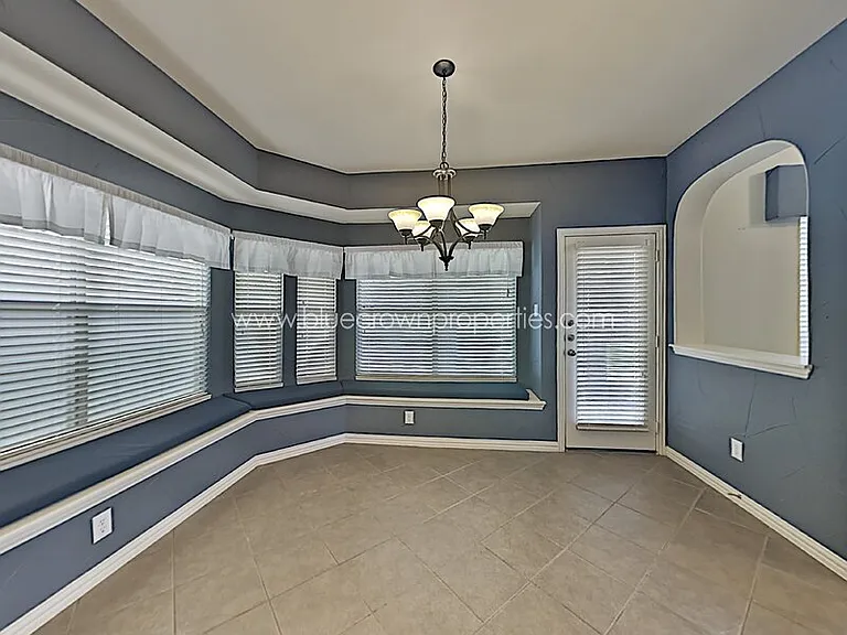 1917 Lawnview Dr — Photo 9