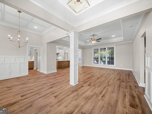 3rd image of 12 Wisteria Ln