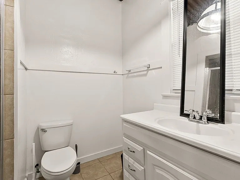 1304 Riverside Dr — Photo 13