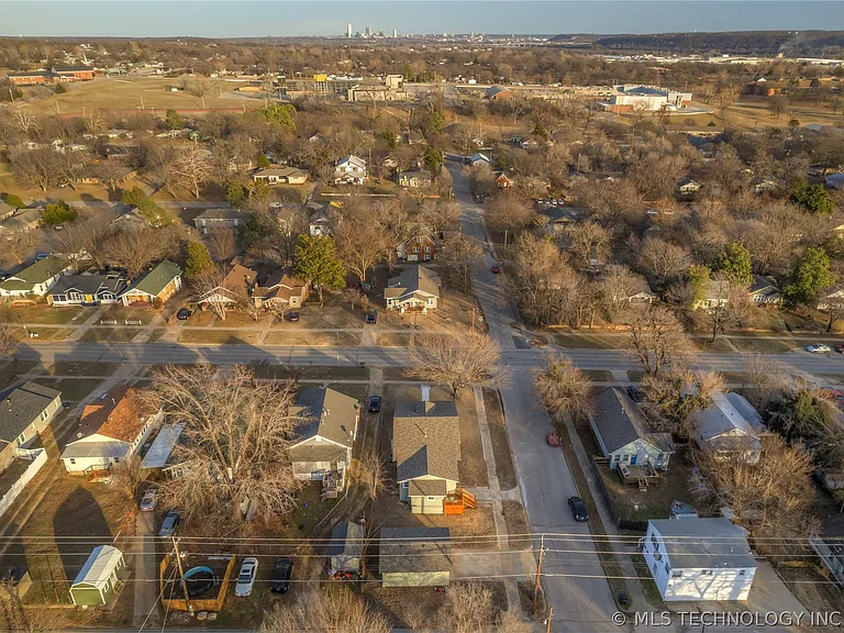 700 N McKinley Ave — Photo 34