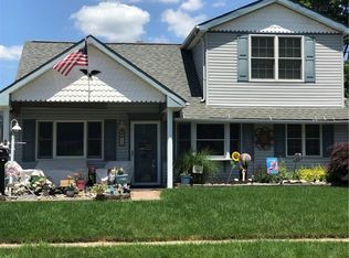 16 Brookville Rd, Edison, NJ 08817