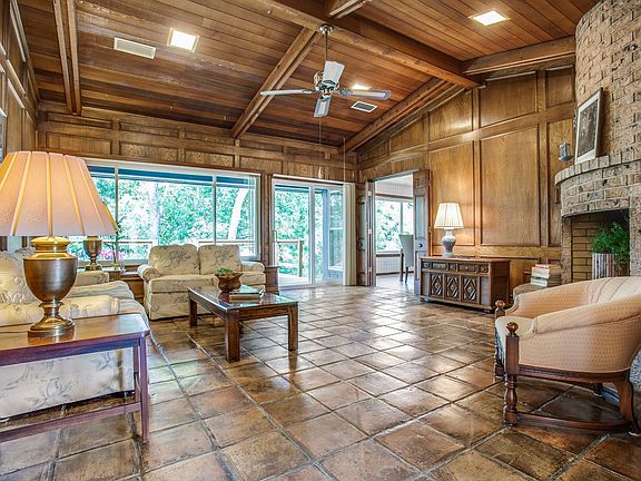 5th image of 419 Valley Cove Dr