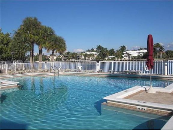 2nd image of 20201 E Country Club Dr APT 2103