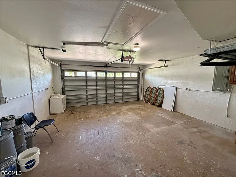 2209 NE 9th Ave — Photo 32