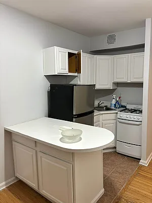 Rented by Five Town Global Realty | media 2