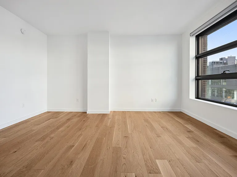 547 W 47th St #718 — Photo 6