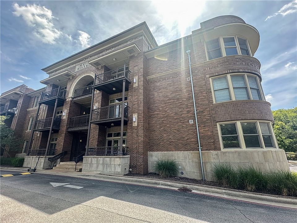 1st image of 600 W Meadow St APT 205