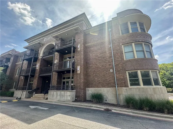 600 W Meadow St APT 205, Fayetteville, AR 72701