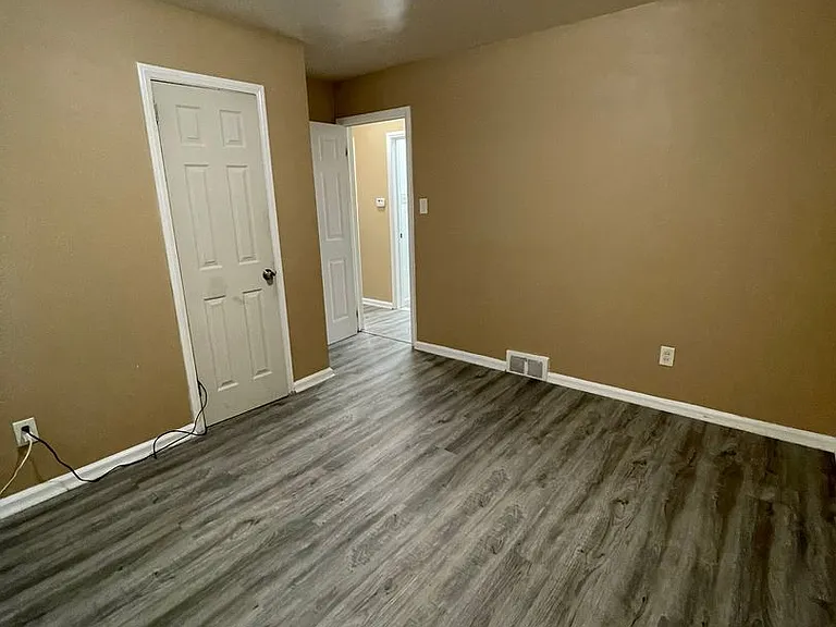 15663 Carlisle St — Photo 5