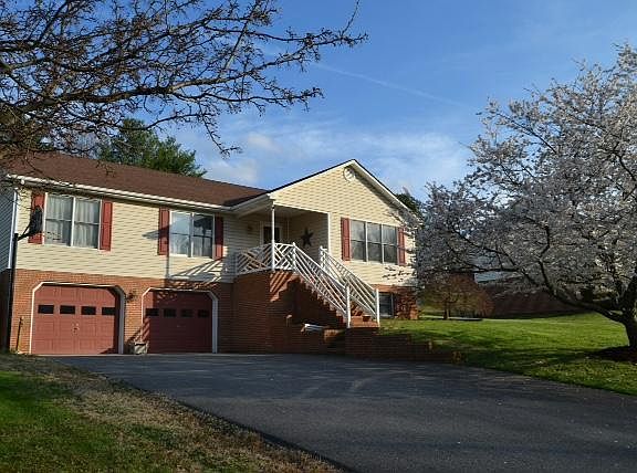 2nd image of 2410 Olde Salem Dr