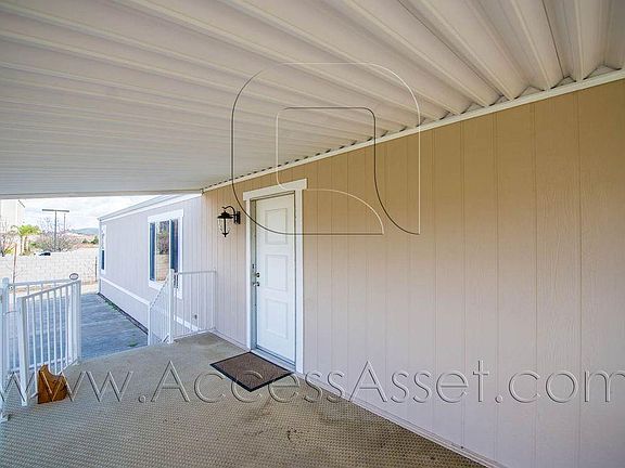 3rd image of 25075 Jefferson Ave