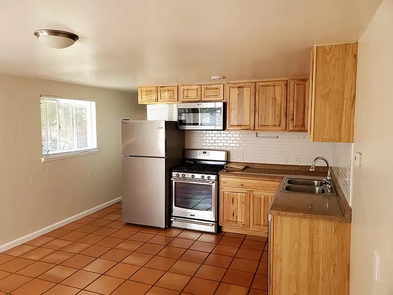 10 Deer Path Ave #3 — Photo 3