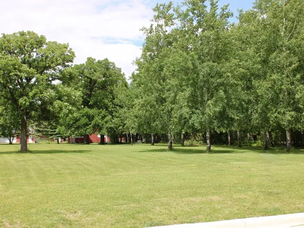 401 Robson Ct, Thief River Falls, MN 56701