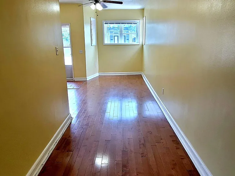 3105 E Marshall St — Photo 18